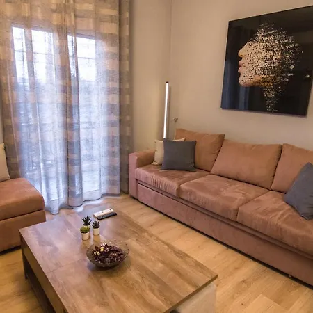 Luxury 10' From The Center * Athens