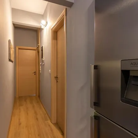 Luxury 10' From The Center