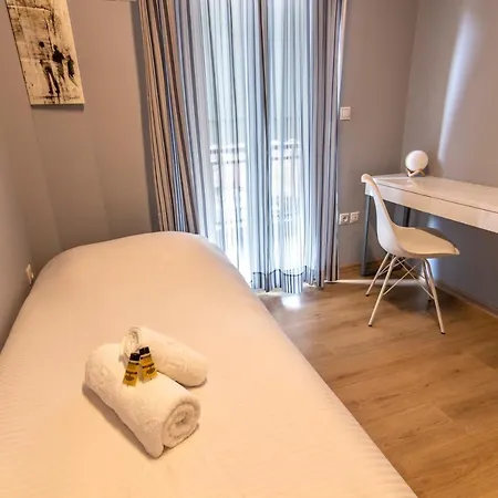 Luxury 10' From The Center * Athens