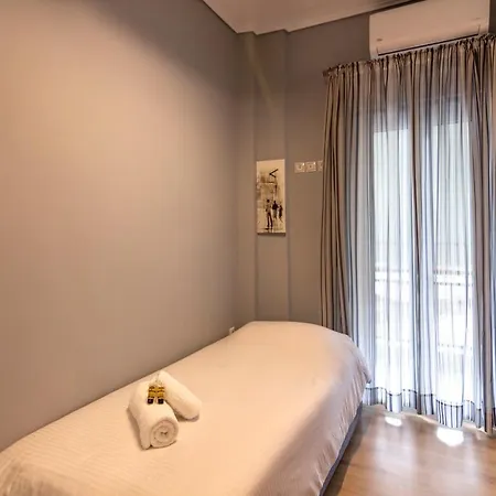 Luxury 10' From The Center Apartment *