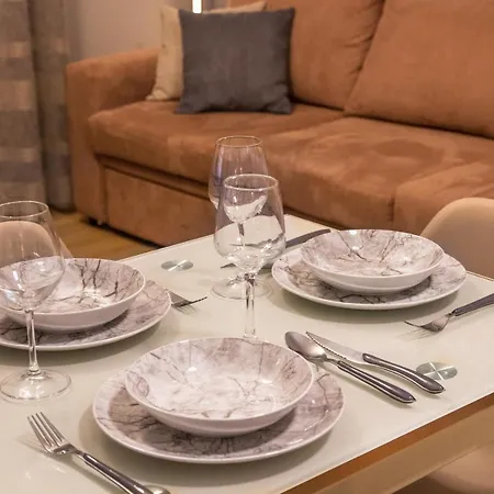 Luxury 10' From The Center * Athens